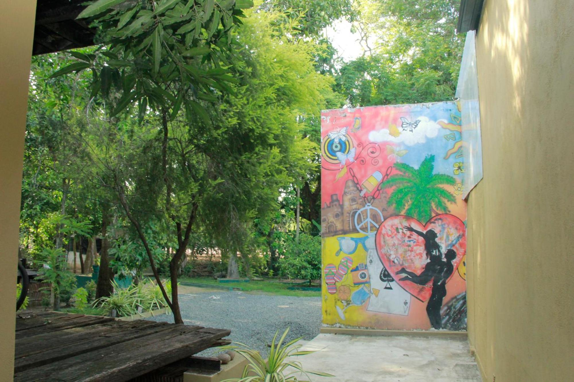 Traveler'S Haven Hostel At Colombo Intl Airport Katunayaka Eksteriør billede