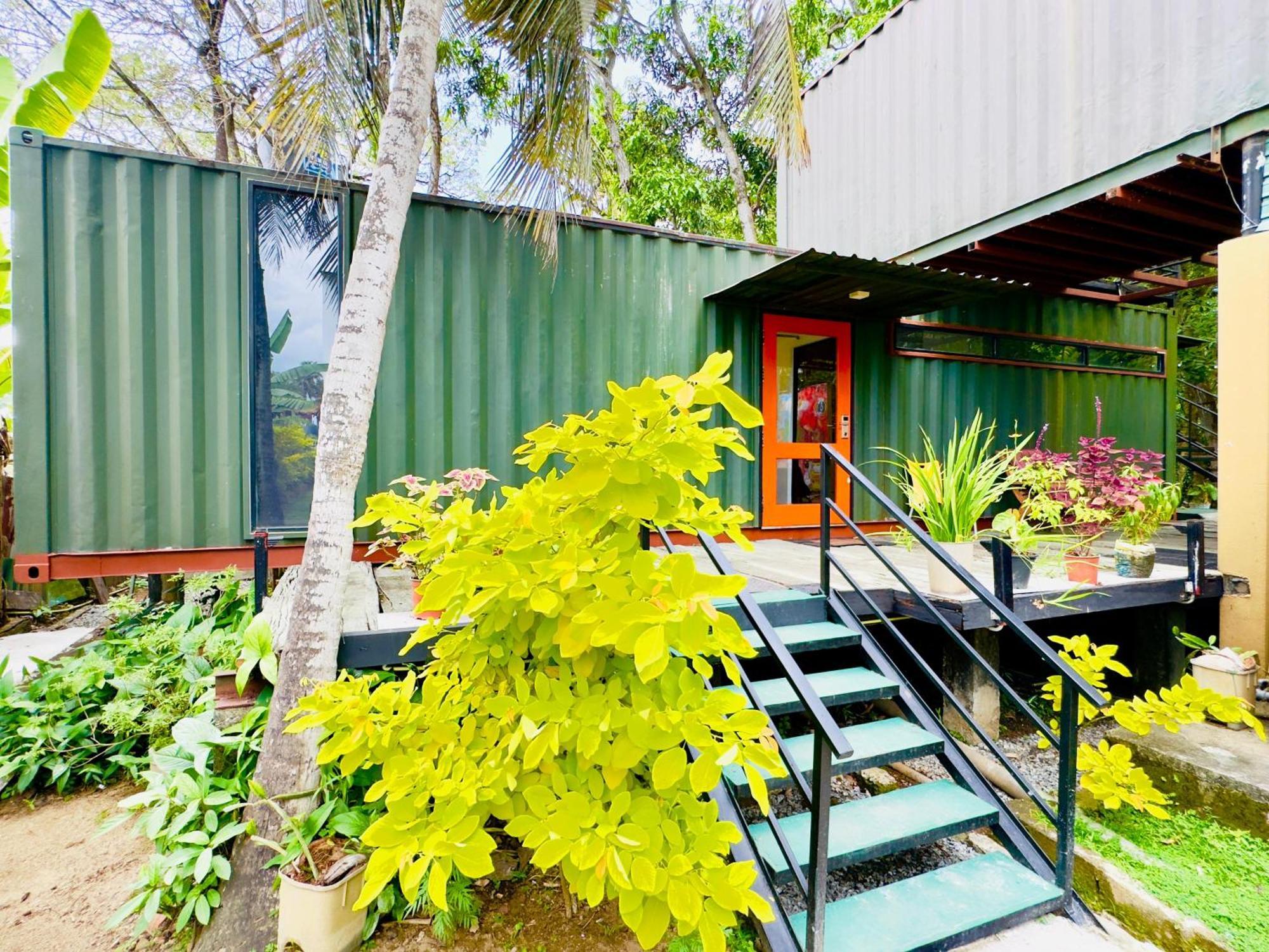 Traveler'S Haven Hostel At Colombo Intl Airport Katunayaka Eksteriør billede