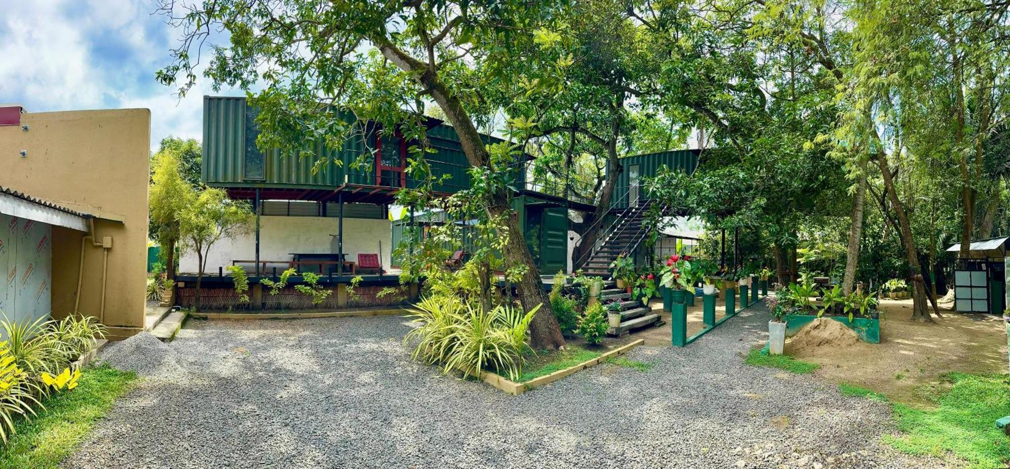 Traveler'S Haven Hostel At Colombo Intl Airport Katunayaka Eksteriør billede